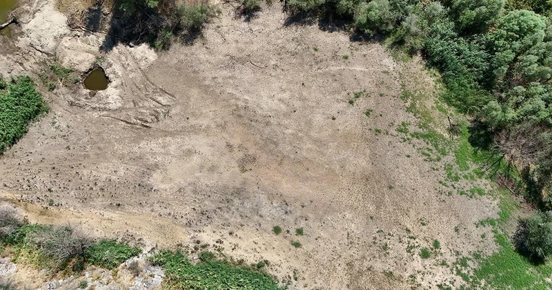 Aşırı sıcaklardan dereden su akmaz oldu