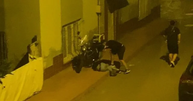 2 kişinin sokak ortasında darbedildiği anlar kamerada Samsun Haberleri
