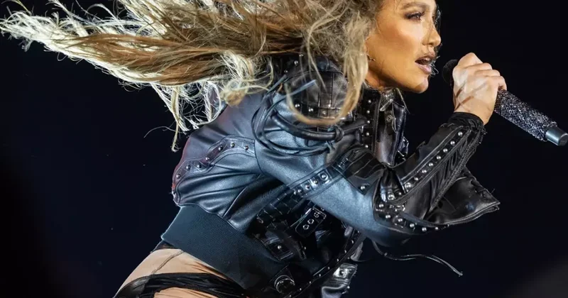 Jennifer Lopez Muhteşem Enerjisi ve Dans Şovlarıyla İstanbul u Büyüledi