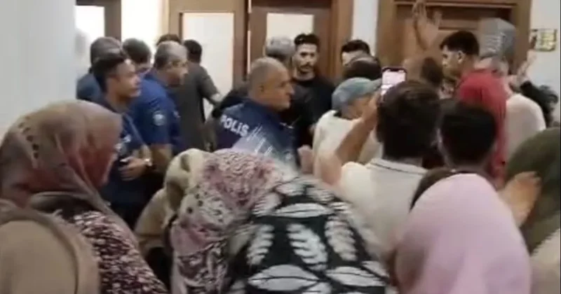 Kahramanmaraş ta susuz kalan depremzedeler AKP li belediyeyi bastı! Sözcü Gazetesi