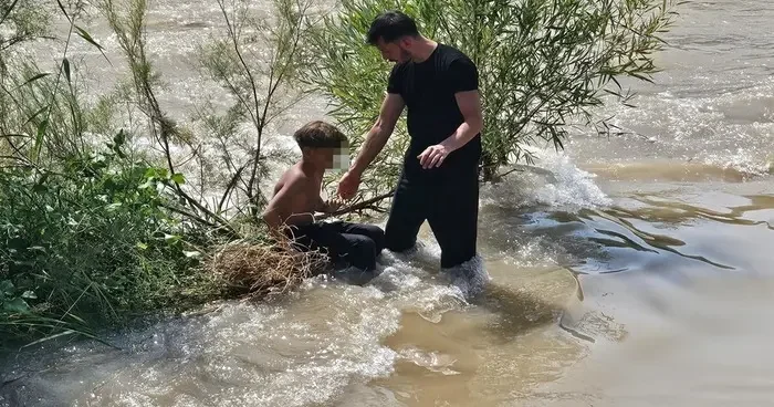 Siirt te çaya giren 3 çocuktan 2 si kurtarıldı, 1 i kayıp