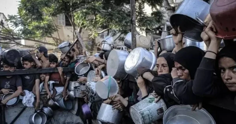 İsrail zorladı: 20 Filistinli TIR ın altında can verdi