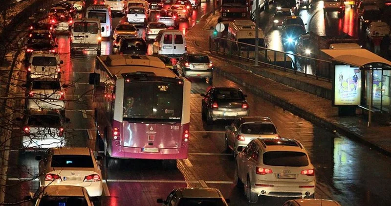 İETT, gece hatlarını devreye sokuyor! Hangi seferler gece çalışacak?