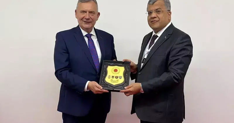 Milli Savunma Bakan Yardımcısı Durdalı, Uluslararası Savunma Sanayii Fuarı’na katıldı