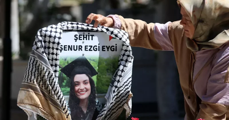 Ayşenur Ezgi Eygi, vefatının 1. yılında mezarı başında anıldı