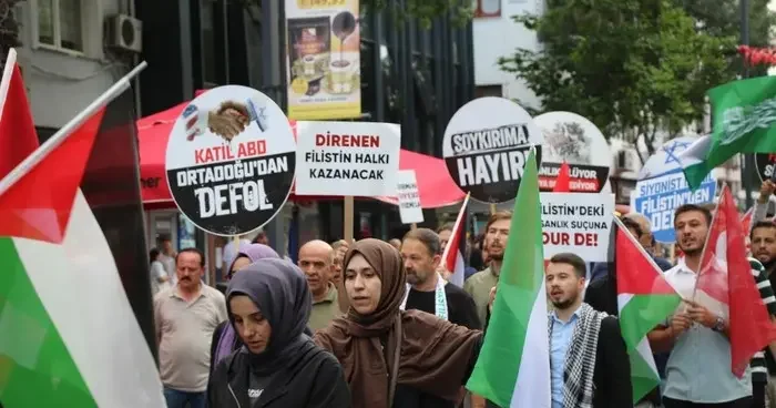 Uşak ta Sumud Filosu ve Gazze ye destek yürüyüşü