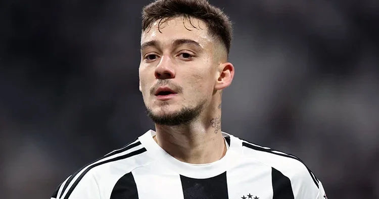 Trabzonspor, Beşiktaşlı Muçi’nin transferini KAP’a bildirdi!