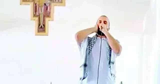 Kilisede okunan ezan filoya damga vurdu VİDEO İZLE