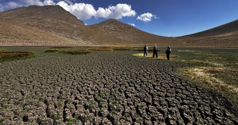 Erciyes in eteklerindeki Sarıgöl de kurudu Son dakika haberleri