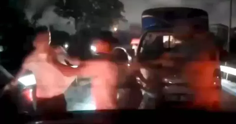 Bayrampaşa Otogar bağlantı yolunda trafik kavgası kamerada