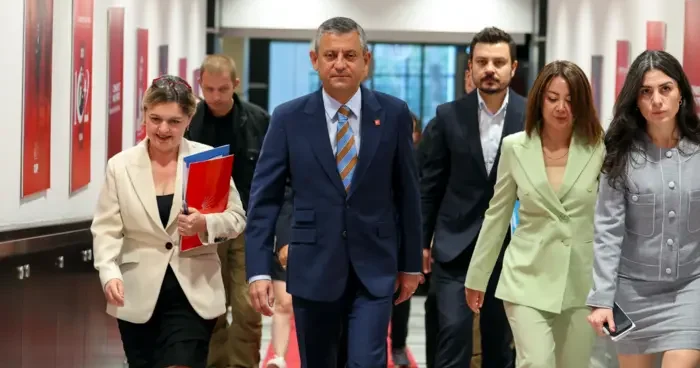 İmzalar gece yarısı geldi, CHP lideri Özgür Özel tarih verdi: 9 Eylül ü bekleyin!