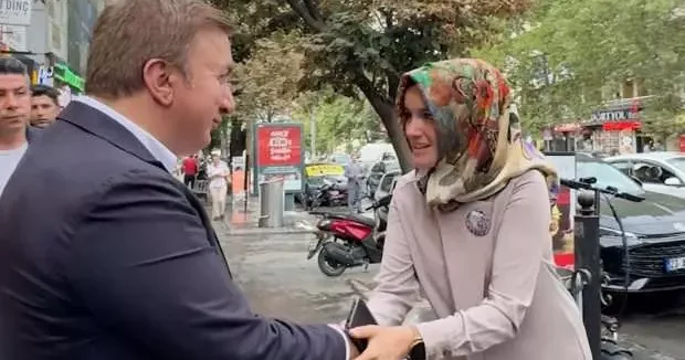 Erzincan haberleri Türkiye, öğrencisinin derdiyle dertlen Kübra öğretmeni konuşmuştu! Vali Aydoğdu dan ödül 06 Eylül 2025
