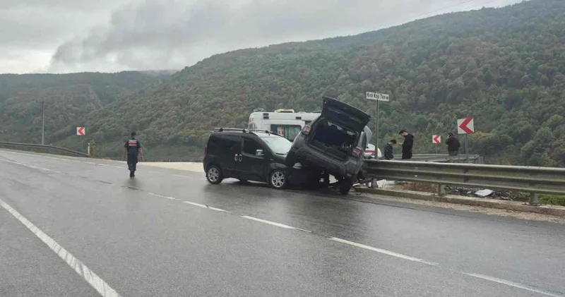Düzce de yağmur kazaya sebep oldu: 3 kişi yaralandı