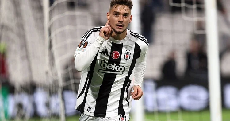 Beşiktaşlı Ernest Muçi, Trabzonspor’a transfer olmak için şehre vardı! İlk açıklama