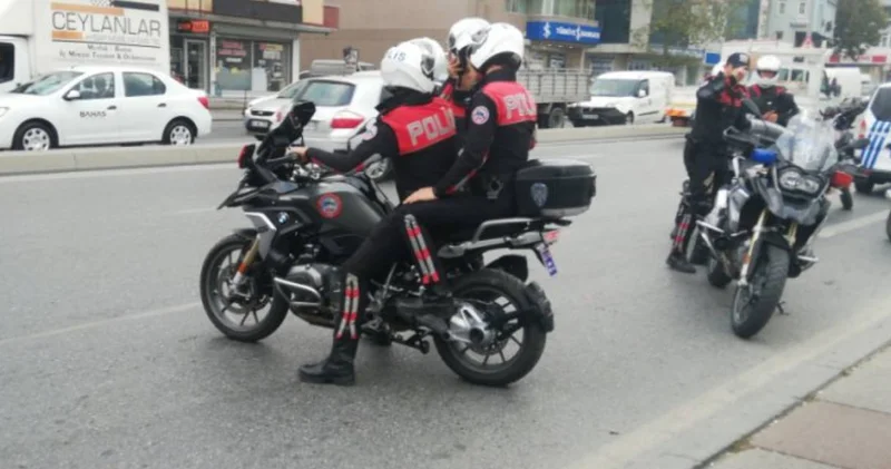 Devrilen motosikletteki 2 yunus polisi yaralandı