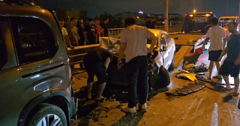 Sancaktepe TEM yan yolda zincirleme kaza: 8 araç birbirine girdi