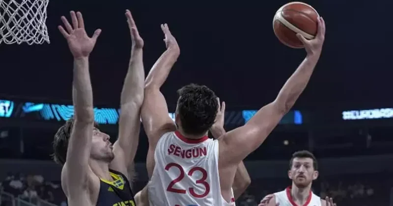 FIBA amacına ulaşamadı: 12 Dev Adam saat engelini zaferle aştı