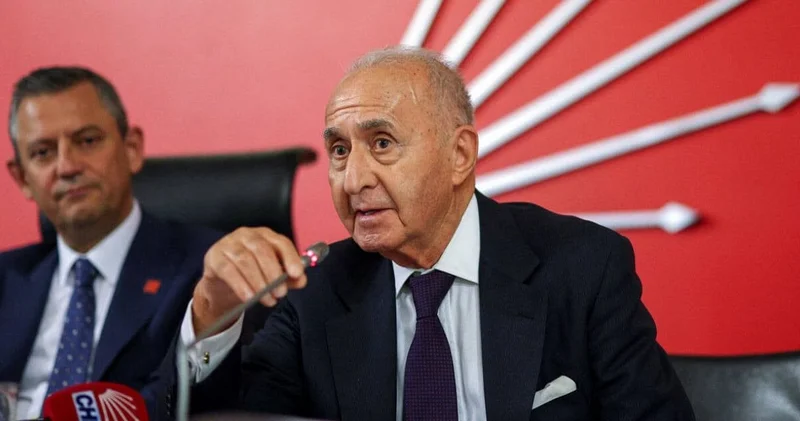Hikmet Çetin in ağırbaşlı duruşu üniversiteden beri değişmemiş! Bakın onu nasıl anıyorlarmış