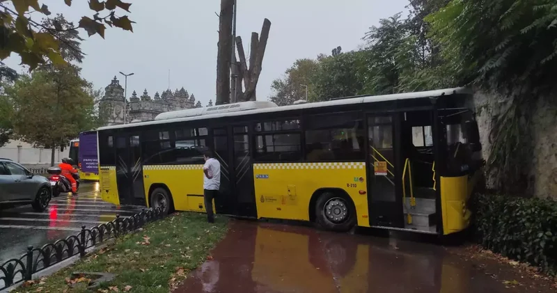 Beşiktaş ta İETT otobüsü motosiklete çarptı