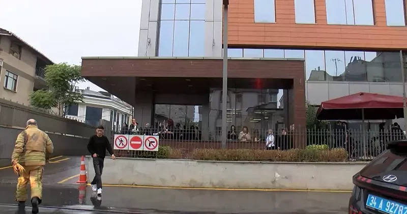 Ataşehir de üniversitenin laboratuvarında çıkan yangın söndürüldü