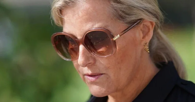 Koca ailede kim ölse en çok o ağlıyor: Gelin hanım yine yas kıyafetini giydi