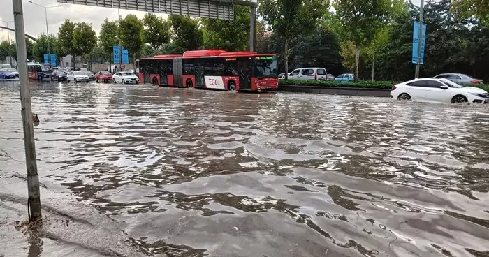 Valilik uyarmıştı! Ankara da yollar göle döndü