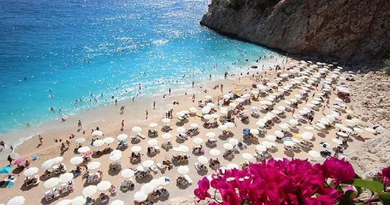 Tatil hayaliyle gittiler: Milyonlarca lira dolandırıldılar!