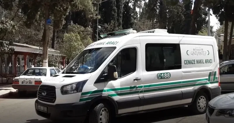 Uygunsuz davranan sevgilileri uyardı, motosiklet kaskıyla öldürdü