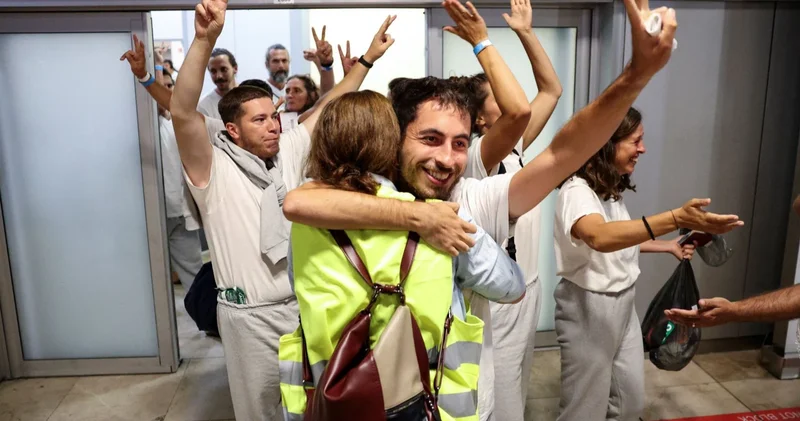 İsrail in alıkoyduğu İspanyol aktivistler konuştu: Aşağılandık, insanlık dışı muamele ettiler ama başlık biz değil Filistinliler olmalı