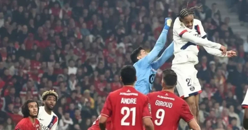Avrupa da Berke Özer fırtınası! Roma dan sonra PSG ye de saç baş yoldurdu