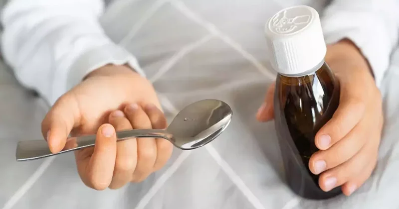 Doktor gözaltında, 11 çocuk öksürük şurubundan hayatını kaybetti
