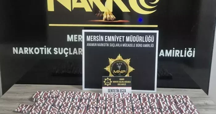 Takside arama yapan polis binlerce uyuşturucu hap ele geçirdi