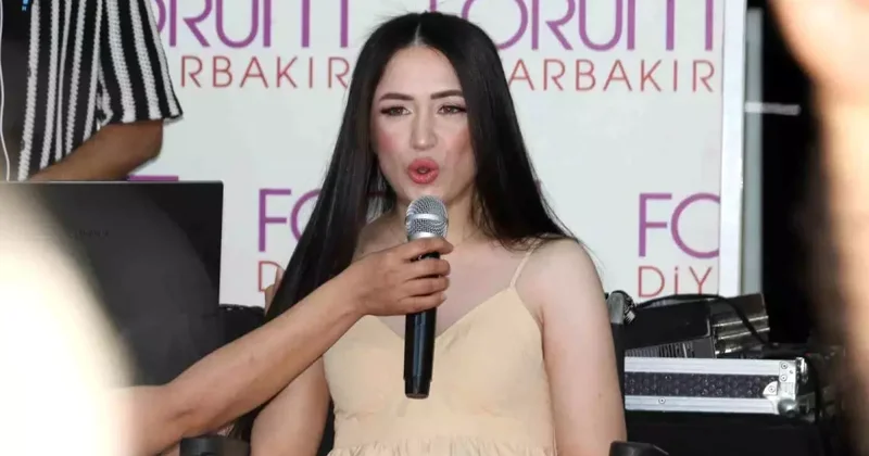 Mutlu Kaya 10 yıl sonra sahneye çıktı