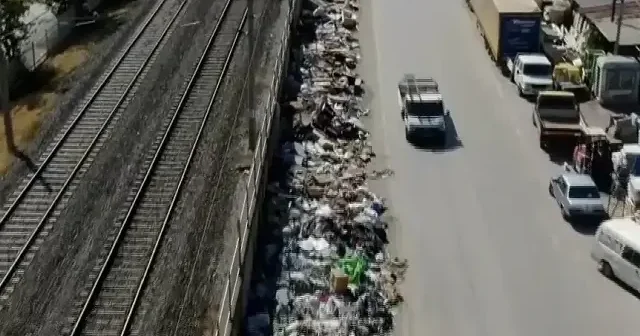 İzmir de işçilerin grevi bitti Buca nın çöp çilesi bitmedi VİDEO İZLE