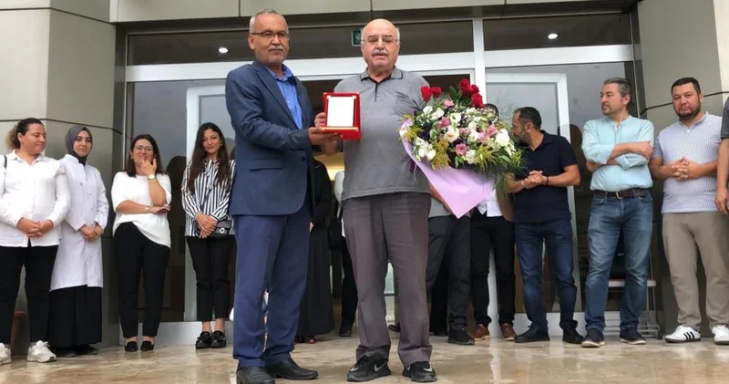 40 yıllık vefa: Mezun olduğu okuldan emekliye ayrıldı, veda töreni duygulandırdı