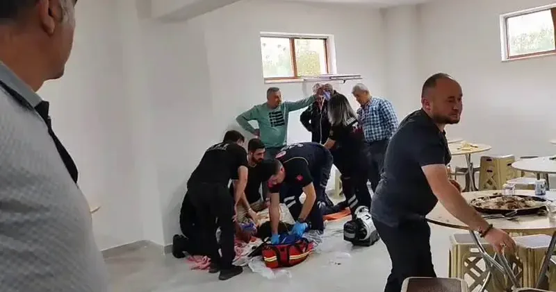 Nefes borusuna et parçası kaçtı, Heimlich manevrası ve kalp masajıyla kurtarıldı
