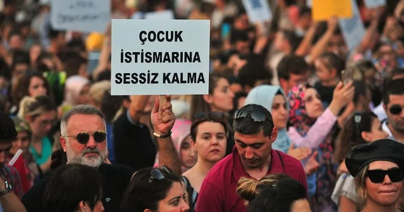 Hastaneye karın ağrısı şikayetiyle gelen çocuk doğum yaptı!