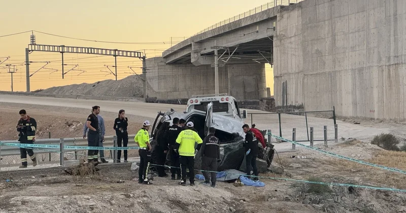 Devrilen otomobilin sürücüsü yaşamını yitirdi, 1 kişi yaralandı Sözcü Gazetesi