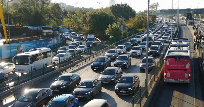 İstanbullunun çilesinin adı trafik: Yoğunluk yüzde 72 ye yükseldi