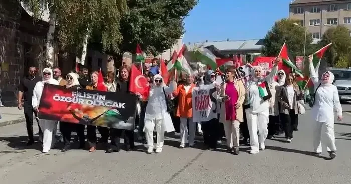 Ardahan’da kadınlar Filistin için yürüdü