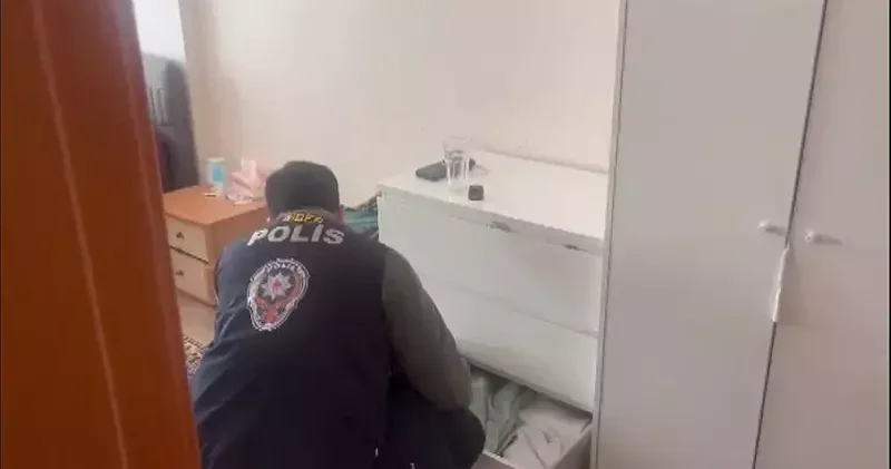 Ataşehir’de motosikletle seyir halindeyken havaya ateş açan kişi yakalandı