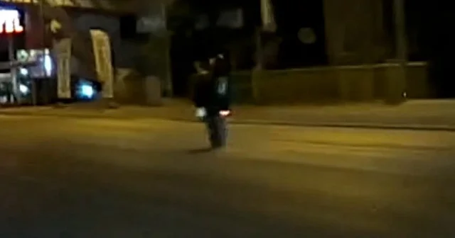 Denizli de motosikletlinin tek teker üstünde gitmesi görüntülendi VİDEO İZLE