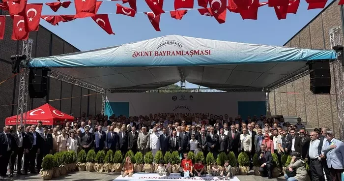 Bu bayramda gelenek bozulmadı: Kocaeli, 41. kez kucaklaştı