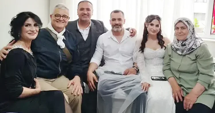 Bir düğün, bir bayram derken köyünden bir türlü kopamadı... Ünlü oldu ama geldiği yeri hiç unutmadı