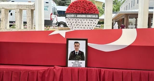 Trafik kazasında hayatını kaybeden uzman çavuşun cenazesi Kırşehir de defnedildi Kırşehir Haberleri