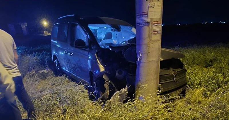Otomobil beton direğe çarptı: 5 yaralı