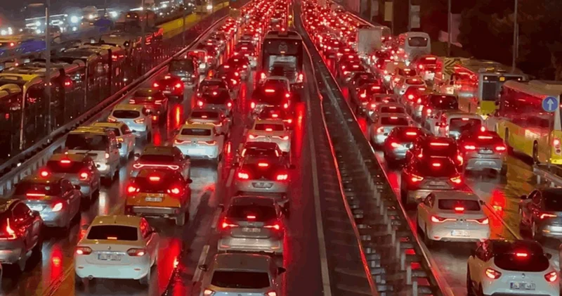 İstanbul da trafiğin T si aranıyor