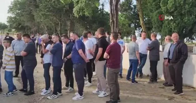 Edirne de 90 yıllık gelenek yine yerine getirildi, 10 bin kişi aynı anda bayramlaştı