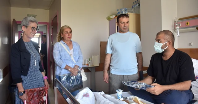 Van da tedavi gören hastalar bayramda yalnız bırakılmadı Van Haberleri