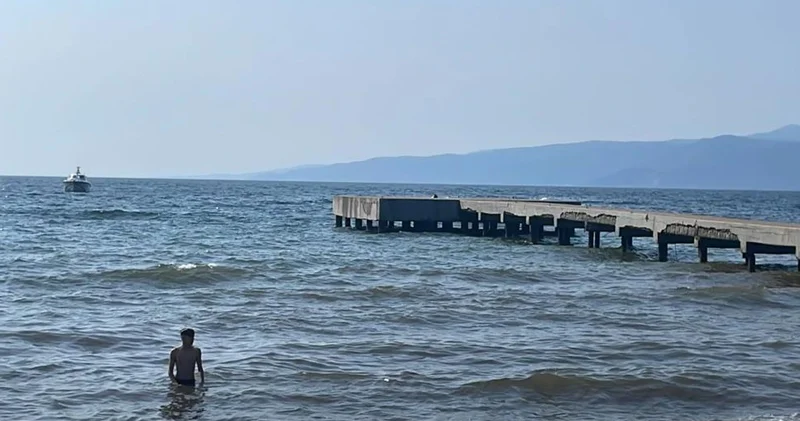 Serinlemek için denize giren genç boğularak can verdi